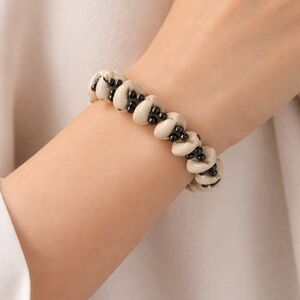 Elegant Black and Cream Beaded Bracelet